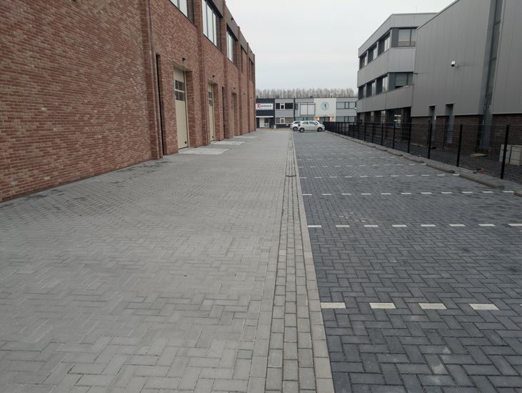 Parkeervakken met contrasterende stenen